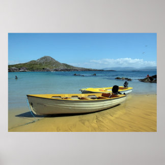 Båtar med gult på golden irish strand poster