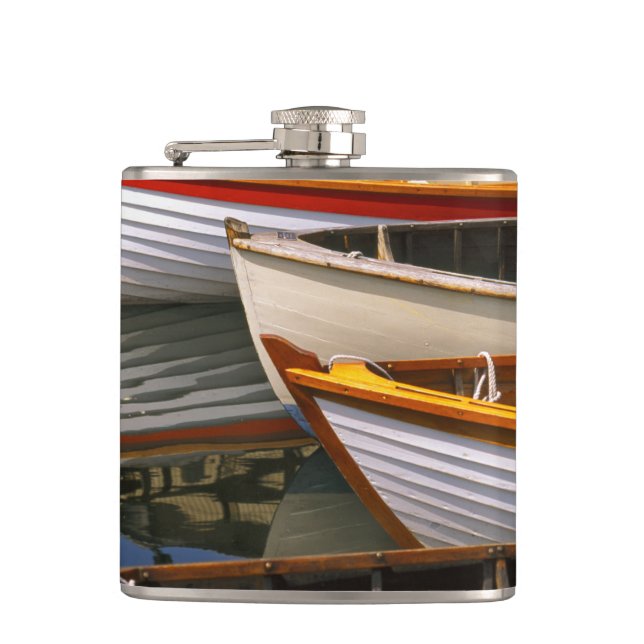 Båtar med lätt färgad vid Träbåtscentret Fickplunta (Framsidan)