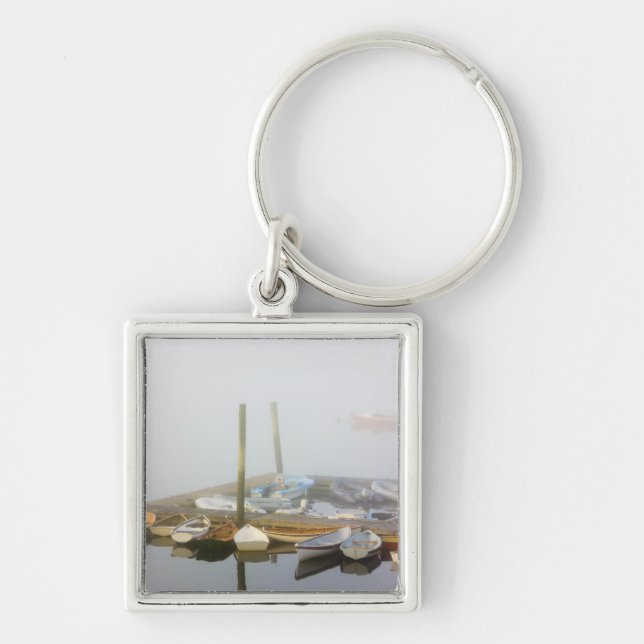 Båtar och morgondimma i Southwest Harbor, Fyrkantig Silverfärgad Nyckelring (Framsidan)
