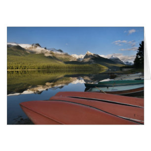 Båtar parkerade på Maligne Lake strand, Hälsningskort