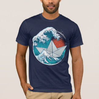 Bateau en papier et vagues t shirt