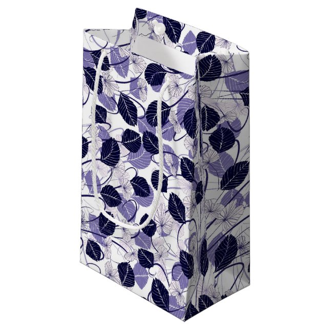 Batik Lila Löv och Vines Illustration Mönster (Framsidan Vinklad)