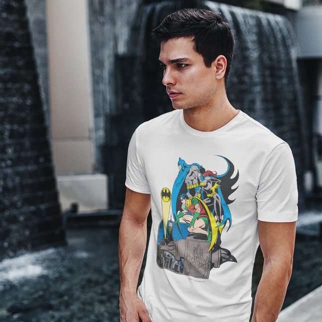 Batman/Batgirl/Robin T-shirt I Triblend-tyg (Person wearing t-shirt)