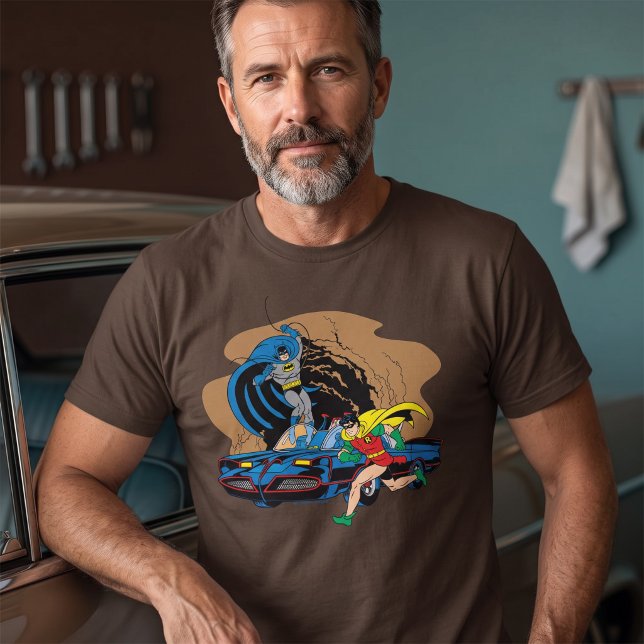 Batman och Robin i Batcave Tee (Simulated man wearing shirt)