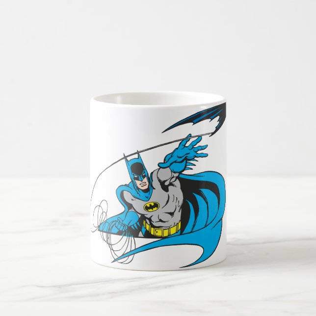 Batman Throws Batarang 3 Kaffemugg (Center)