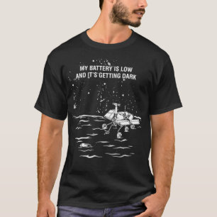 Batteriet är lågt och det får Mörk T Shirt