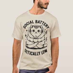 Batteriet social är kritiskt lågt - kattlyft t shirt