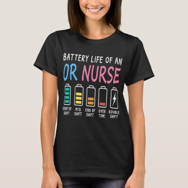 Battery life of an OR nurse humor chart T Shirt (Framsida)