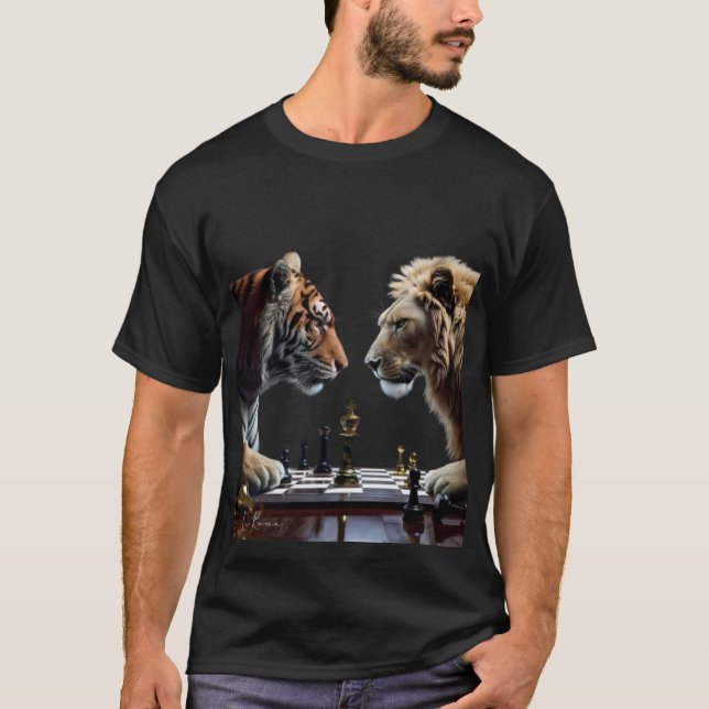Battle of Kings: Tiger vs Lion Chess Duel" T Shirt (Framsida)