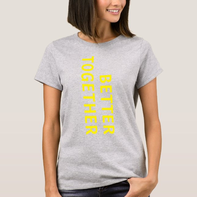 BÄTTRE Gult-typografi Bakåt Skriv ut Grått T Shirt (Framsida)