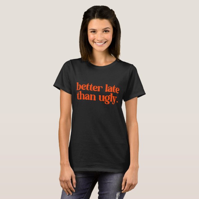 Bättre sent än den uggla sassy Girl Quote T Shirt (Hel framsida)