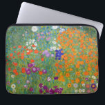 Bauerngarten Ligcape Gustav Klimt Laptop Fodral<br><div class="desc">A laptop sleeve med bra art oljemålning av Gustav Klimt (1862-1918),  Bauerngarten eller Blomsterträdgård (c. 1906). En färglös bild av petunier,  herrar och andra blommor i trädgården från Art nouveau.</div>