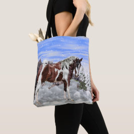 Bay och White Tobiano Paint Horse i Snö Tygkasse