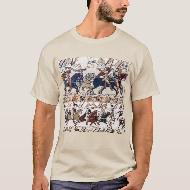 BAYEUX TAPESTRY 1066 NORMAN KNIGHTS AND ARCHERS T SHIRT (Framsida)