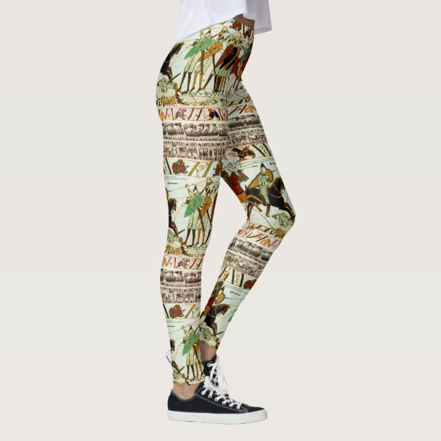 BAYEUX TAPESTRY,BATTLE OF HASTINGINGS,NORMAN KNIGH LEGGINGS (Höger)