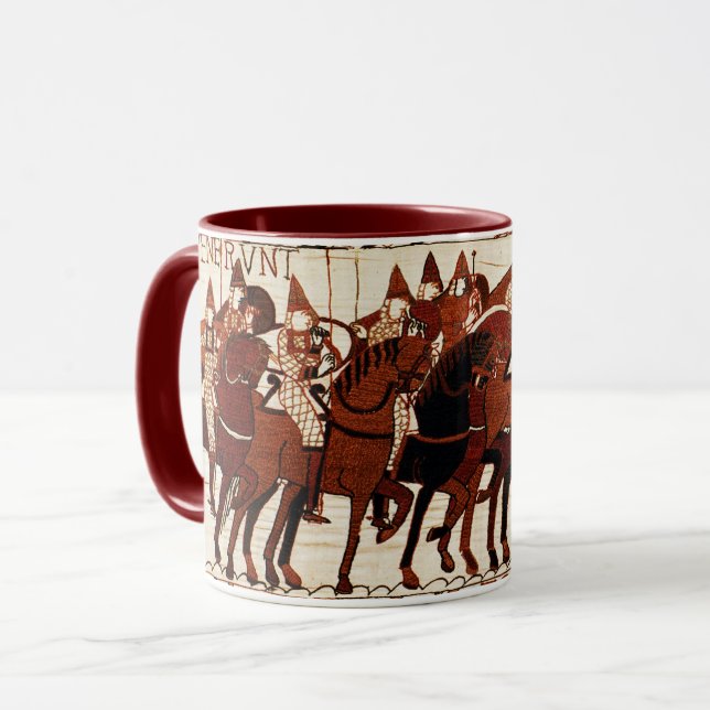 BAYEUX TAPESTRY NORMAN ARMY, KNIGHTS HORSEBACK MUGG (Framsida vänster)