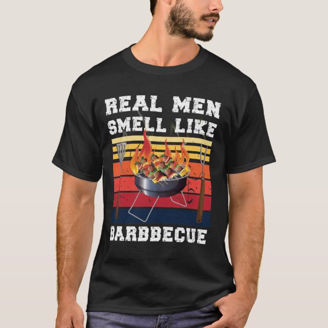 BBQ Smoker Real Manar Smell som Barbecue T Shirt (Framsida)