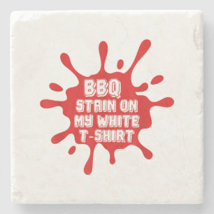BBQ Stain på min vita T Shirt Funny som säger Sarc Stenunderlägg