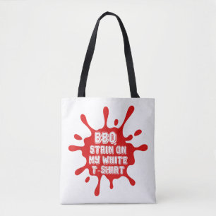 BBQ Stain på min vita T Shirt Funny som säger Sarc Tygkasse