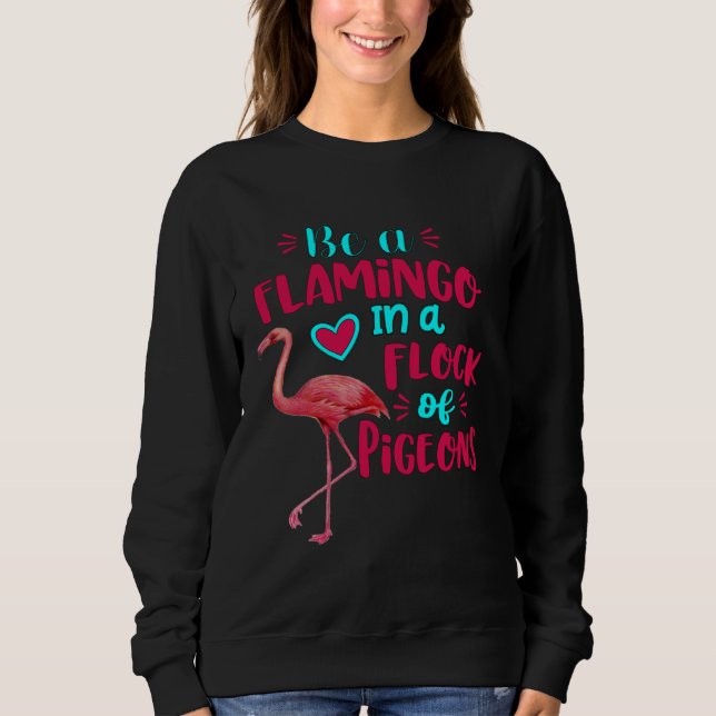 Be A Flamingo In A Flock Of Pigeons Pink Flamingo T Shirt (Framsida)