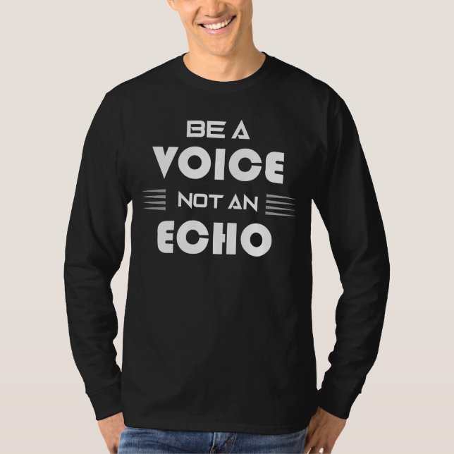Be a Voice Not an Echo Inspirational Quote T Shirt (Framsida)
