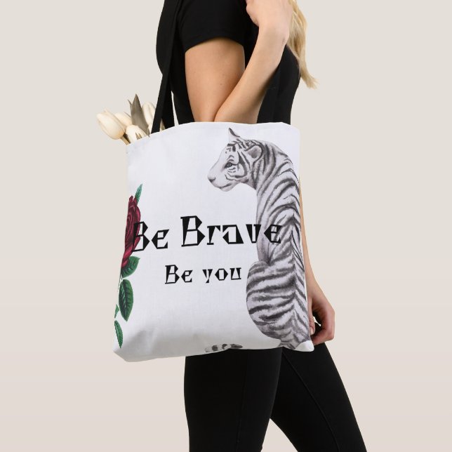Be Brave Women Hoodie Tygkasse (Närbild)