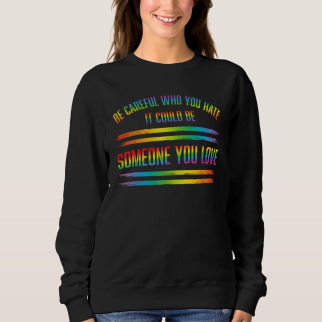 BE CAREFUL WHO YOU HATE IT COULD BE SOMEONE YOU LO T SHIRT (Framsida)