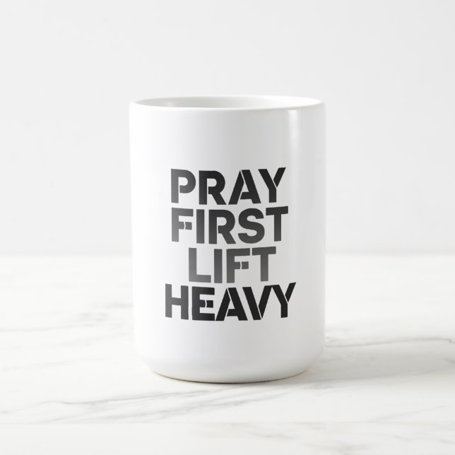 Be först med bön, lyft tungt – kristen gymmotivati kaffemugg (Center)