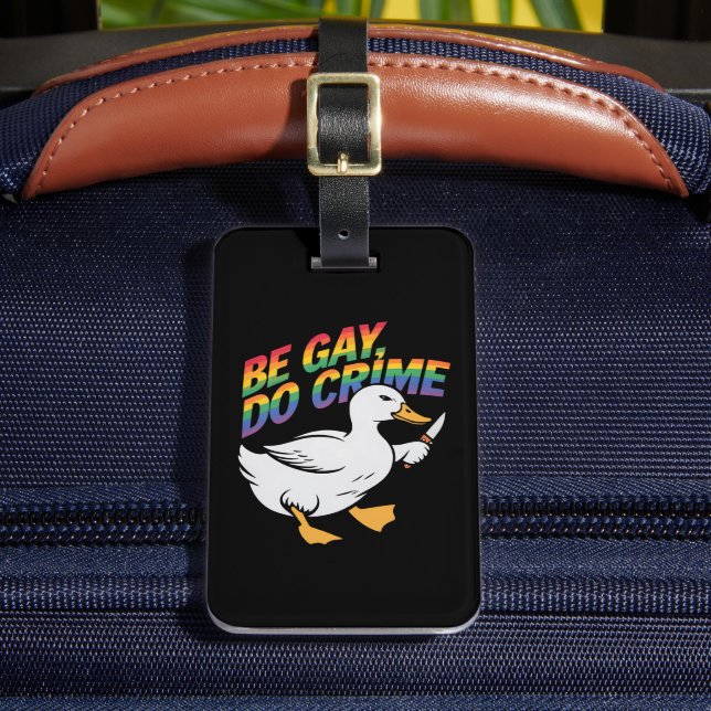 Be Gay Do Crime Funny Goose Rainbow Pride HGBTQ Bagagebricka (Framsida Insitu 2)