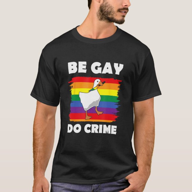 Be Gay Do Crime  Goose LGBT Rainbow Flag T Shirt (Framsida)