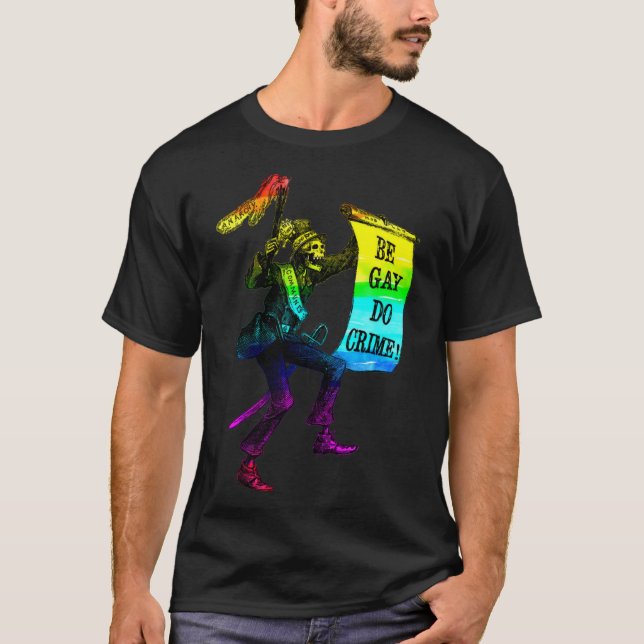 Be Gay Do Crime Rainbow Flagga LGBTQ-nummer T Shirt (Framsida)
