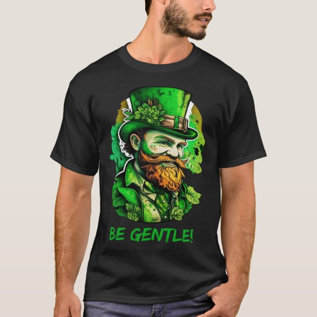 Be Gentle Gentleman St Patricks Day Irish Leprecha T Shirt (Framsida)