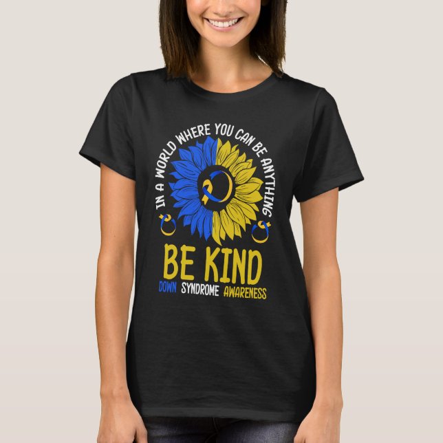 Be Kind Down Syndrome Awareness Ribbon Sunflower K T Shirt (Framsida)