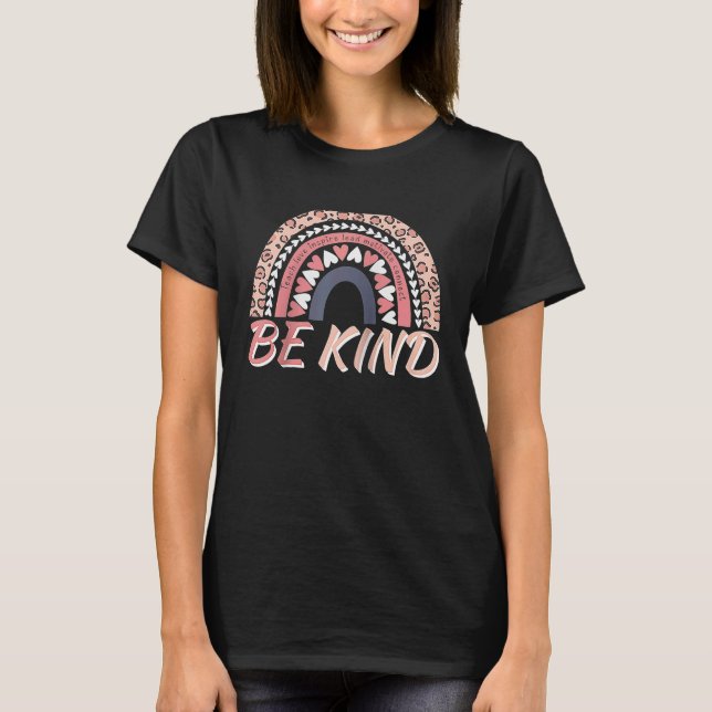Be Kind Leopard Rainbow Motivational Quote Teacher T Shirt (Framsida)