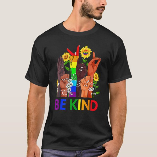 Be Kind Rainbow Sign Language LGBT Pride Equality  T Shirt (Framsida)