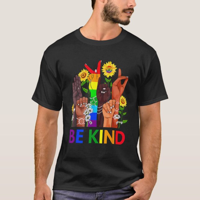 Be Kind Rainbow Sign Language LGBT Pride Equality  T Shirt (Framsida)