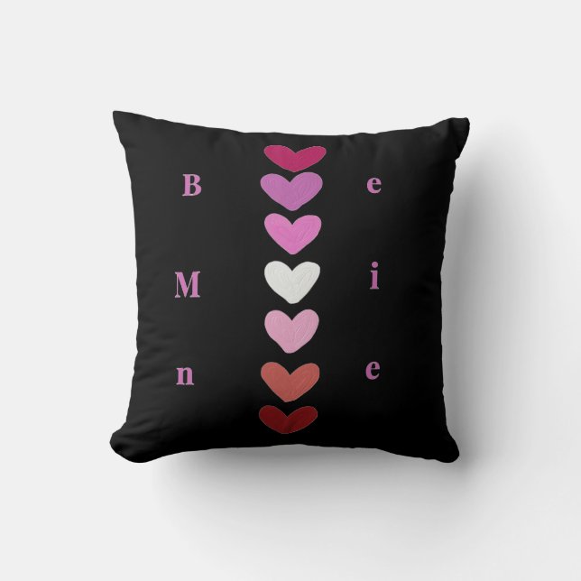 Be Mine Minimal Heart Stack Valentine T-Shirt Kudde (Framsida)