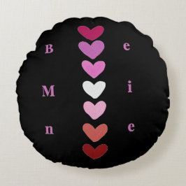 Be Mine Minimal Heart Stack Valentine T-Shirt Rund Kudde