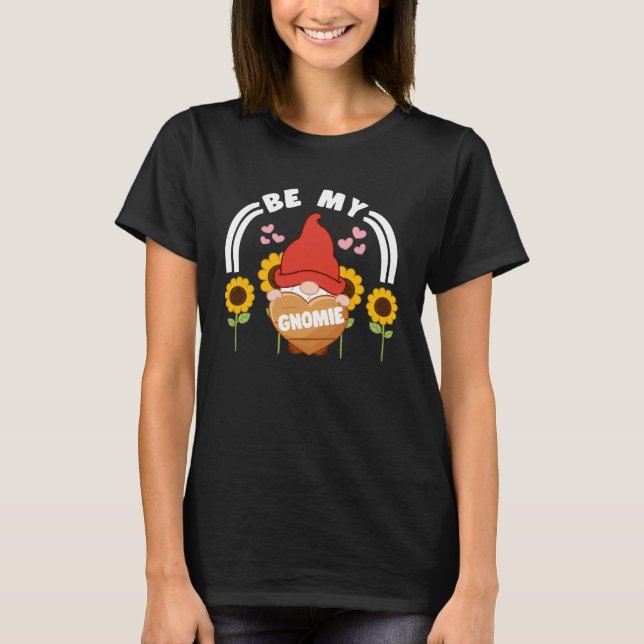 Be My Gnomie With Sunflowers Lawn Gnome T Shirt (Framsida)