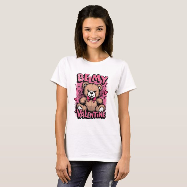 Be My Valentine Teddy Bear – Valentine’s T-Shirt (Hel framsida)