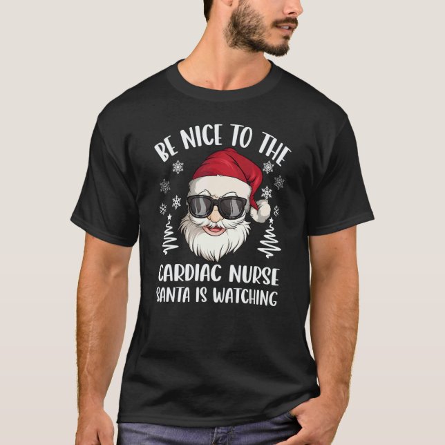 Be Nice To The Cardiac Nurse Santa Is Watching Chr T Shirt (Framsida)