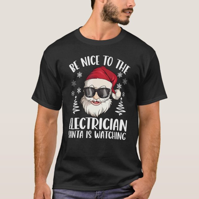 Be Nice To The Electrician Santa Is Watching Chris T Shirt (Framsida)