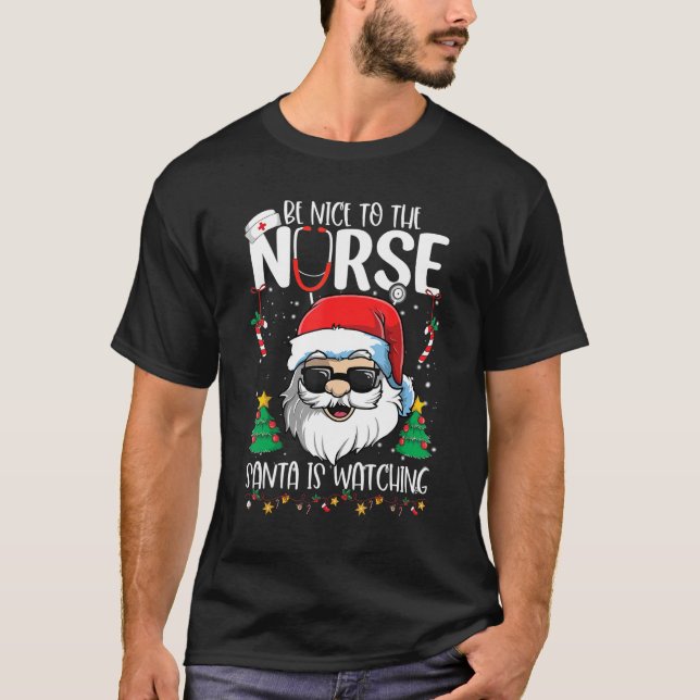 Be Nice To The Nurse Santa Is Watching   Christmas T Shirt (Framsida)