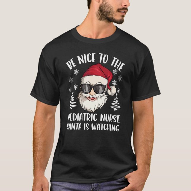 Be Nice To The Pediatric Nurse Santa Is Watching C T Shirt (Framsida)