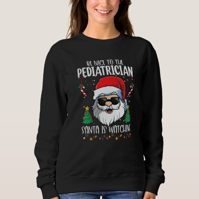 Be Nice To The Pediatrician Santa Is Watching Chri T Shirt (Framsida)