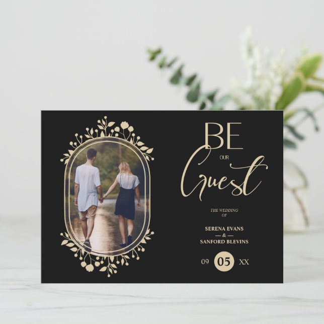 Be our Guest Black Wedding Fancy Frame Flowers Inbjudningar (Stående Fram)