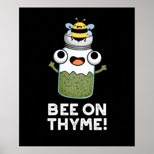 Be på Thyme Funny Herb Insekt Pun Mörk BG Poster