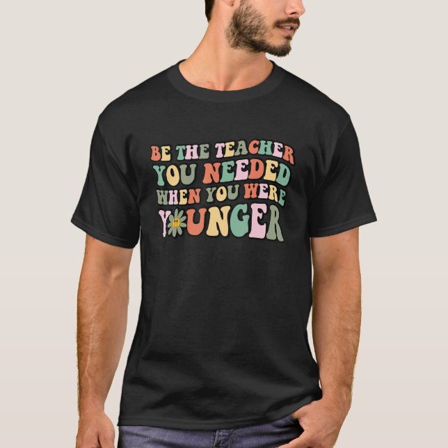 Be The Person You Needed When You Were Younger Ret T Shirt (Framsida)