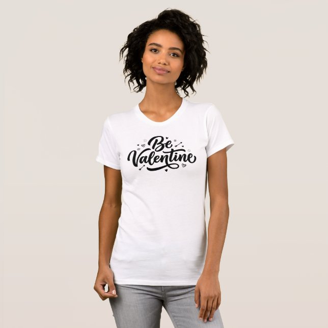Be Valentine Bold Minimal Typography T-Shirt (Hel framsida)