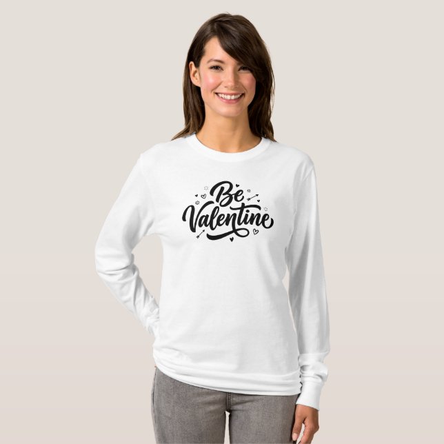 Be Valentine Bold Minimal Typography T-Shirt (Hel framsida)